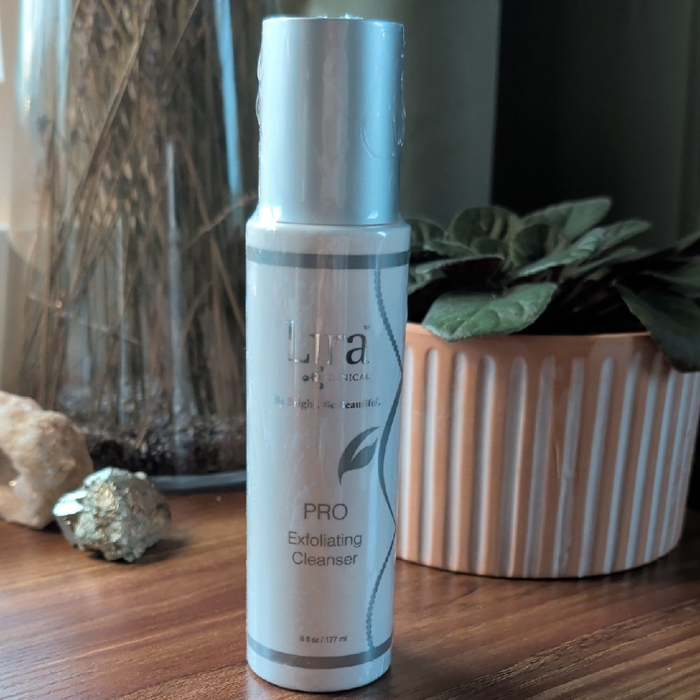 Lira Clinical Pro Exfoliating Cleanser